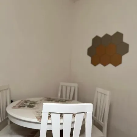 Blue Courtyard Howme باري